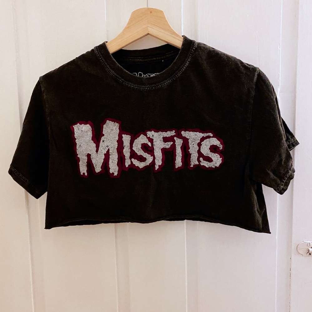 “Misfits” super cropped graphic tee